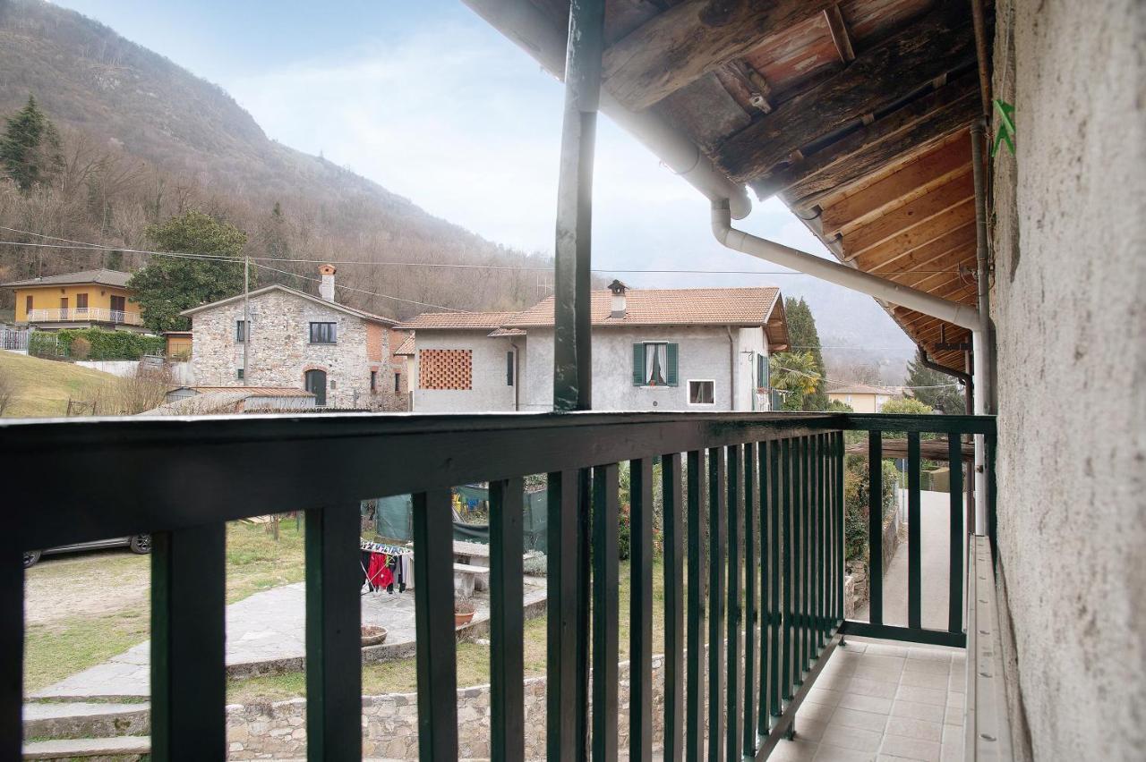 Appartement La Vecchia Torre à Porto Valtravaglia Extérieur photo