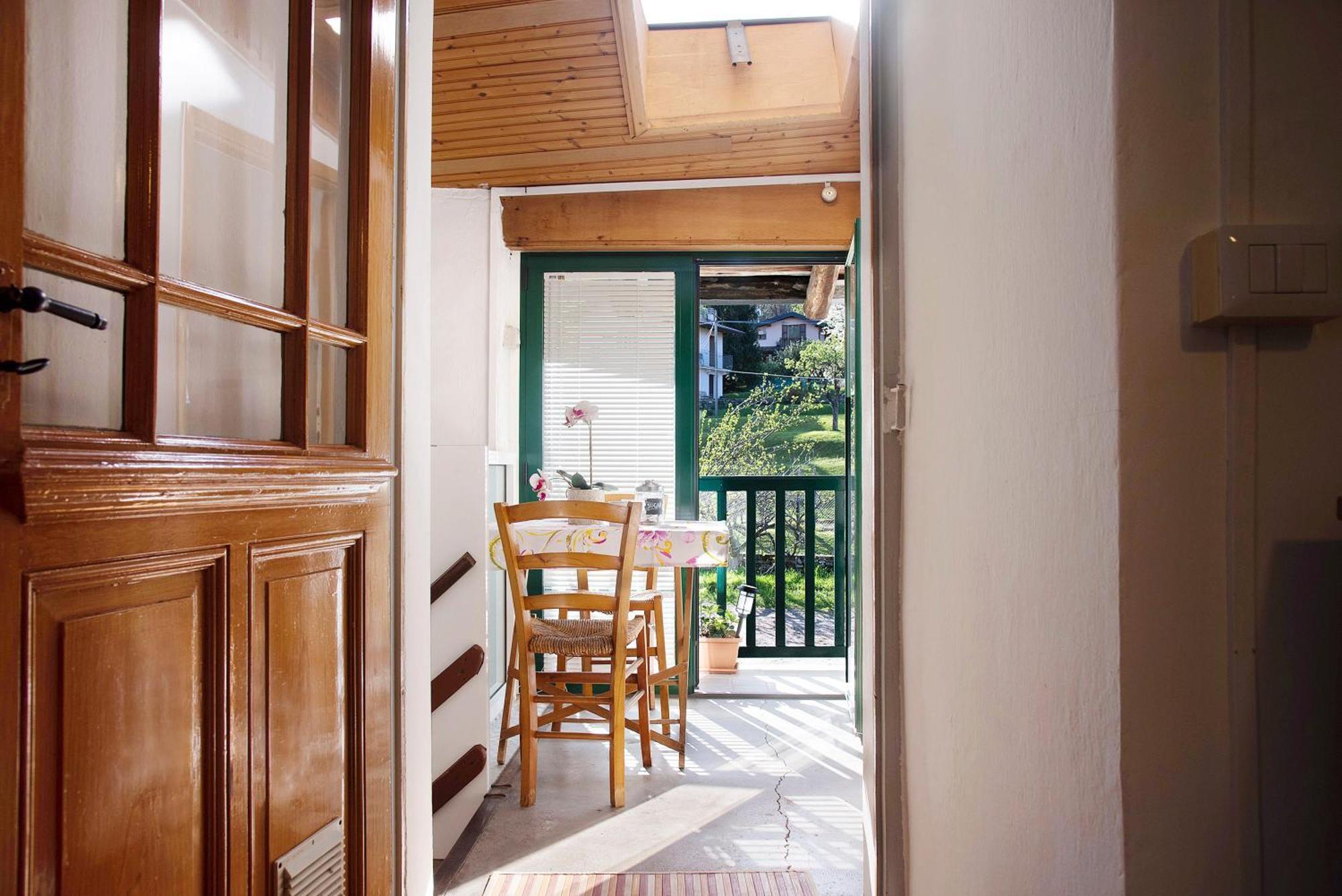 Appartement La Vecchia Torre à Porto Valtravaglia Extérieur photo