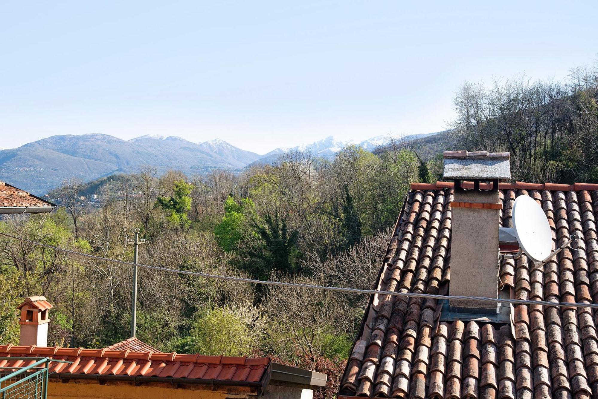 Appartement La Vecchia Torre à Porto Valtravaglia Extérieur photo