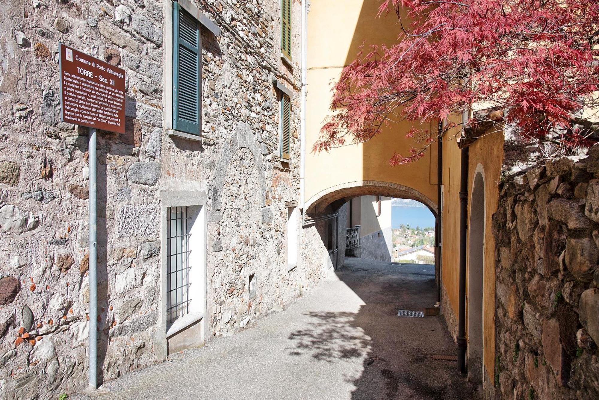 Appartement La Vecchia Torre à Porto Valtravaglia Extérieur photo